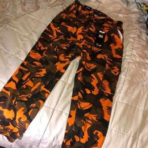 fashion nova ! orange camo joggers 😍!